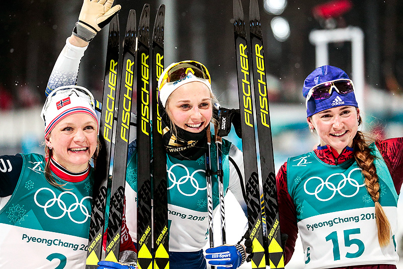 Seierspallen etter damenes OL-sprint i Pyeongchang 2018. Fra venstre: Maiken Caspersen Falla (2.-plass), Stina Nilsson (1) og Yulia Belorukova (3). Foto: Modica/NordicFocus. Seierspallen etter damenes OL-sprint i Pyeongchang 2018. Fra venstre: Maiken Caspersen Falla (2.-plass), Stina Nilsson (1) og Yulia Belorukova (3). Foto: Modica/NordicFocus.