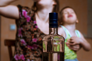 bs-alcohol_mother-125814002-400