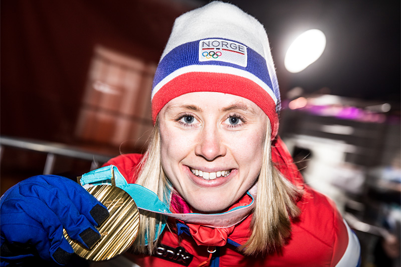 Ragnhild Haga med OL-gullet på 10 km fri teknikk under OL Pyeongchang 2018. Foto: Modica/NordicFocus. Ragnhild Haga med OL-gullet på 10 km fri teknikk under OL Pyeongchang 2018. Foto: Modica/NordicFocus.