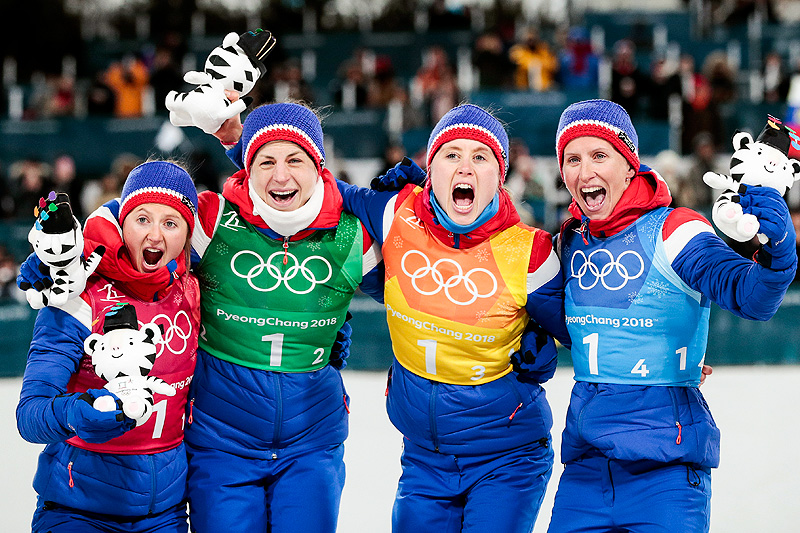 Norges gulldamer på stafett i Pyeongchang-OL 2018. Fra venstre: Ingvild Flugstad Østberg (1. etappe), Astrid Uhrenholdt Jacobsen (2), Ragnhild Haga (3) og Marit Bjørgen (4). Foto: Modica/NordicFocus. Norges gulldamer på stafett i Pyeongchang-OL 2018. Fra venstre: Ingvild Flugstad Østberg (1. etappe), Astrid Uhrenholdt Jacobsen (2), Ragnhild Haga (3) og Marit Bjørgen (4). Foto: Modica/NordicFocus.