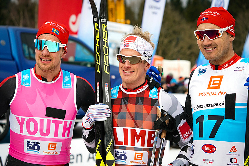 Herrenes seierspall i Jizerska 2018. Fra venstre: Oskar Kardin (2. plass), Morten Eide Pedersen (1) og Andreas Nygaard (3). Foto: Magnus Östh/Visma Ski Classics. Herrenes seierspall i Jizerska 2018. Fra venstre: Oskar Kardin (2. plass), Morten Eide Pedersen (1) og Andreas Nygaard (3). Foto: Magnus Östh/Visma Ski Classics.