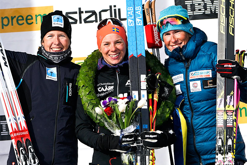 Seierspallen for damer i Vasaloppet 2018. Fra venstre: Astrid Øyre Slind (2.-plass), Lina Korsgren (1) og Katerina Smutna (3). Foto: Magnus Östh/Visma Ski Classics. Seierspallen for damer i Vasaloppet 2018. Fra venstre: Astrid Øyre Slind (2.-plass), Lina Korsgren (1) og Katerina Smutna (3). Foto: Magnus Östh/Visma Ski Classics.