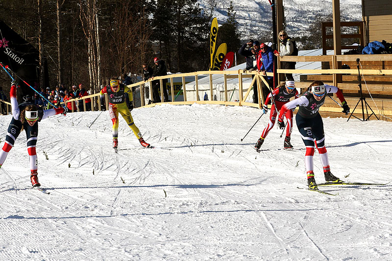 Lone Johansen (t.h.) vinner spurten for klasse Kvinner 19/20 år under Norgescup-finalen i Alta 2018. Foto: Erik Borg. Lone Johansen (t.h.) vinner spurten for klasse Kvinner 19/20 år under Norgescup-finalen i Alta 2018. Foto: Erik Borg.