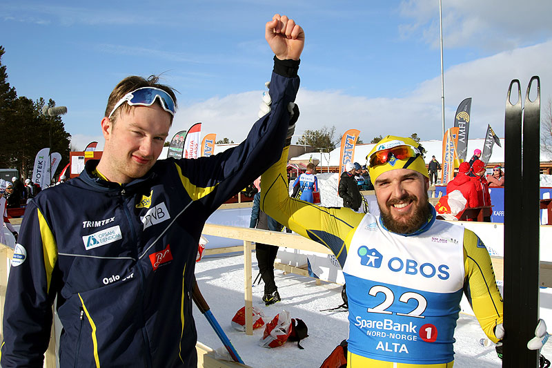 Mats Burud Skjølsvold (t.v.) var tilstrekkelig foran trener Eirik Lund Røer til at han slapp å løpe naken på NM-arenaen. Foto: Erik Borg. Mats Burud Skjølsvold (t.v.) var tilstrekkelig foran trener Eirik Lund Røer til at han slapp å løpe naken på NM-arenaen. Foto: Erik Borg.