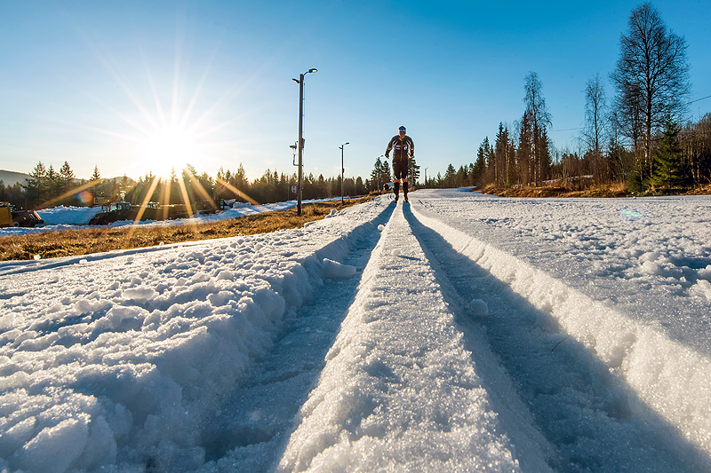 Fra høstferien og utover ruller tidligsnø-sesongen i gang flere steder i landet. Med disse tipsene får du mest mulig ut av timene med tidligsnø. Illustrasjonsbildet viser tidligsnø i Trysil en tidligere høst. Foto: Hans Martin Nysæter/Destinasjon Trysil. Fra høstferien og utover ruller tidligsnø-sesongen i gang flere steder i landet. Med disse tipsene får du mest mulig ut av timene med tidligsnø. Illustrasjonsbildet viser tidligsnø i Trysil en tidligere høst. Foto: Hans Martin Nysæter/Destinasjon Trysil.