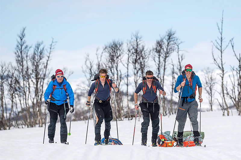 Egil Nilsen, Eirik Bruland, Anders Aukland og Jørgen Aukland på sin treningscamp ved Skinnarbu i forkant av turen over isen på Grønland. Foto: Hans Kristian Krogh-Hanssen/Bergans. Egil Nilsen, Eirik Bruland, Anders Aukland og Jørgen Aukland på sin treningscamp ved Skinnarbu i forkant av turen over isen på Grønland. Foto: Hans Kristian Krogh-Hanssen/Bergans.