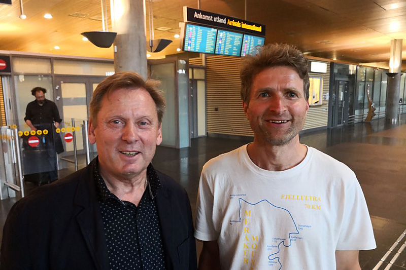 Til venstre Aleksandr Zavjalov, mannen som var sterkt involvert i dramatikken under VM-stafetten i Oslo og Holmenkollen i 1982 da Oddvar Brå brakk staven. Her sammen med forfatter og folkeminnegransker Thor Gotaas i juni 2018. Foto: Gaute Langaas. Til venstre Aleksandr Zavjalov, mannen som var sterkt involvert i dramatikken under VM-stafetten i Oslo og Holmenkollen i 1982 da Oddvar Brå brakk staven. Her sammen med forfatter og folkeminnegransker Thor Gotaas i juni 2018. Foto: Gaute Langaas.