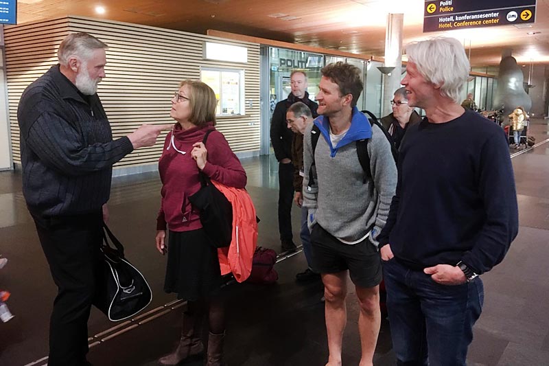 Juha Mieto er kommet til Norge i anledning lanseringen av boka Oddvar Brå - Et skiløperliv av Thor Gotaas. Fra venstre: Juha Mieto, tolken Heli, Thor Gotaas og sjåfør Bjørn Edvard Seim. Foto: Privat. Juha Mieto er kommet til Norge i anledning lanseringen av boka Oddvar Brå - Et skiløperliv av Thor Gotaas. Fra venstre: Juha Mieto, tolken Heli, Thor Gotaas og sjåfør Bjørn Edvard Seim. Foto: Privat.
