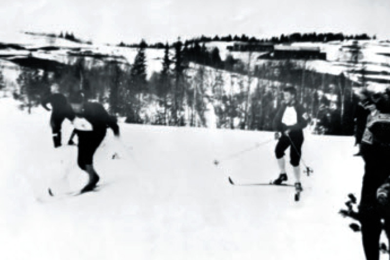 Fra boka Oddvar Brå - Et skiløperliv, av Thor Gotaas: Skotthyllstafetten på Jåren i 1964, Birger Brå til venstre og Oddvar. Den eneste gangen de gikk på samme stafettlag. Fra boka Oddvar Brå - Et skiløperliv, av Thor Gotaas: Skotthyllstafetten på Jåren i 1964, Birger Brå til venstre og Oddvar. Den eneste gangen de gikk på samme stafettlag.