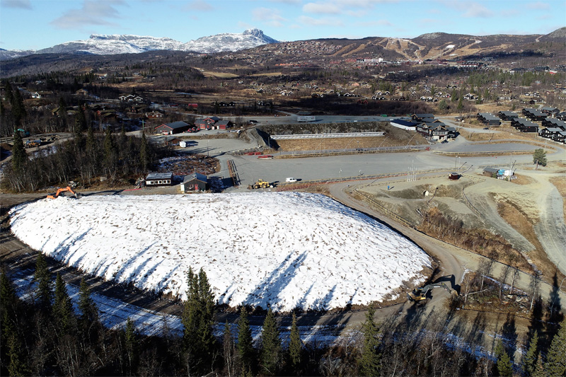 Mandag 29. oktober starter distribusjonen av snø på Beitostølen. Bildet er tatt dagen før. Foto: Kåre Weeg. Mandag 29. oktober starter distribusjonen av snø på Beitostølen. Bildet er tatt dagen før. Foto: Kåre Weeg.