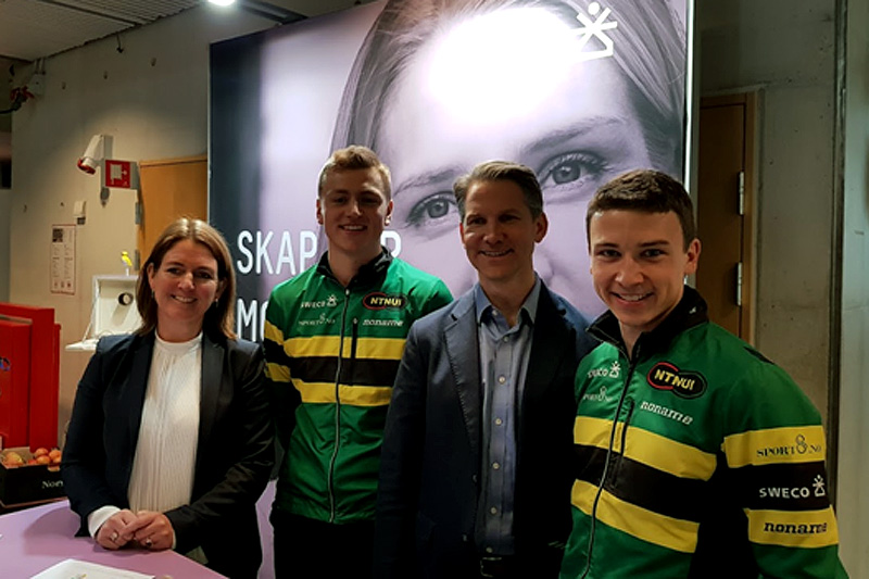 Fra kontraktsignering for det nye langløpsteamet Team NTNUI Sweco på NTNU. Fra venstre: Grete Aspelund, Jørund Vala, Peter Hagen og Ole Sollien Hulbak. Foto: Privat. Fra kontraktsignering for det nye langløpsteamet Team NTNUI Sweco på NTNU. Fra venstre: Grete Aspelund, Jørund Vala, Peter Hagen og Ole Sollien Hulbak. Foto: Privat.
