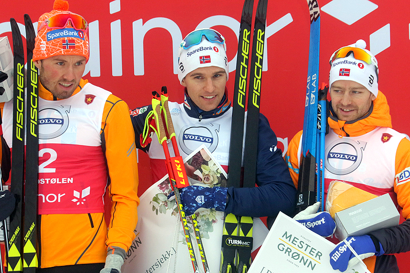 Seierspallen på herrenes 15 km klassisk under sesongåpningen på Beitostølen 2018. Fra venstre: Emil Iversen (2.-plass), Didrik Tønseth (1) og Sjur Røthe (3). Foto: Erik Borg. Seierspallen på herrenes 15 km klassisk under sesongåpningen på Beitostølen 2018. Fra venstre: Emil Iversen (2.-plass), Didrik Tønseth (1) og Sjur Røthe (3). Foto: Erik Borg.