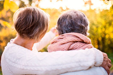 bs-oldmom_daughter-215739898_400