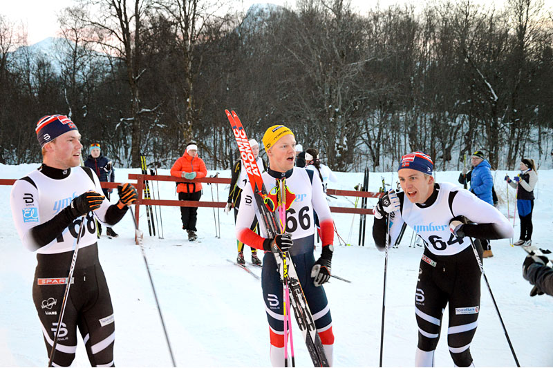 Fellesstarten i Tour de Reisa hvor Erik Valnes tok førsteplass, Håkon Mikalsen nummer to og på tredje Eirik Mikalsen. Foto: Stig Valter Tovås. Fellesstarten i Tour de Reisa hvor Erik Valnes tok førsteplass, Håkon Mikalsen nummer to og på tredje Eirik Mikalsen. Foto: Stig Valter Tovås.