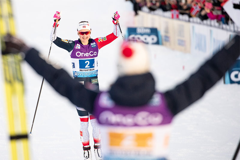 Ingvild Flugstad Østberg glir inn til norsk seier i verdenscupstafetten på Beitostølen 2018. Foto: Modica/NordicFocus. Ingvild Flugstad Østberg glir inn til norsk seier i verdenscupstafetten på Beitostølen 2018. Foto: Modica/NordicFocus.