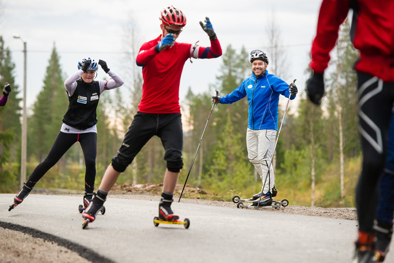 Trening med faglærer Bjørn Burås og elever ved toppidrettslinja på Trysil videregående skole. Foto: Ola Matsson. Trening med faglærer Bjørn Burås og elever ved toppidrettslinja på Trysil videregående skole. Foto: Ola Matsson.
