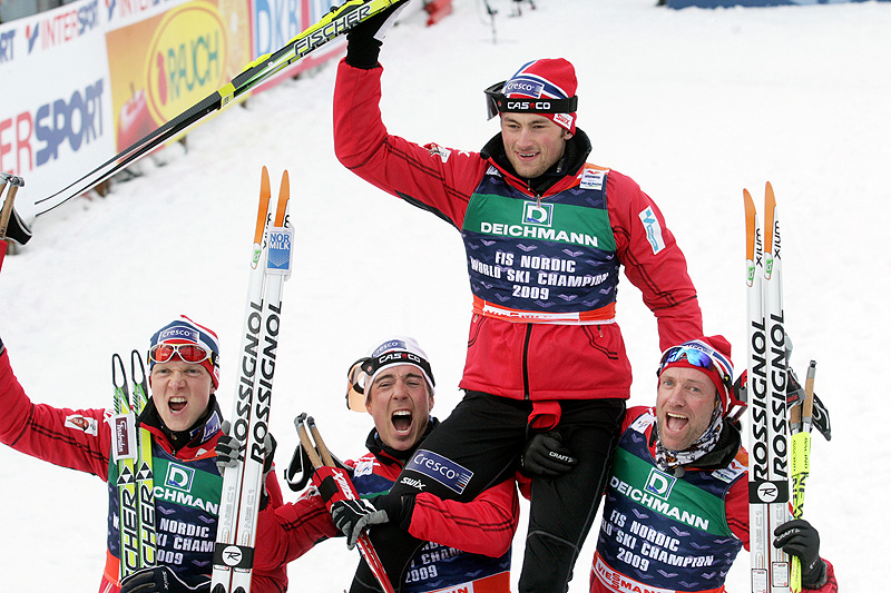 Det norske stafettlaget som vant gull under VM i Liberec 2009. Fra venstre: Tore Ruud Hofstad, Eldar Rønning, Petter Northug og Odd-Bjørn Hjelmeset. Foto: Domanski/NordicFocus. Det norske stafettlaget som vant gull under VM i Liberec 2009. Fra venstre: Tore Ruud Hofstad, Eldar Rønning, Petter Northug og Odd-Bjørn Hjelmeset. Foto: Domanski/NordicFocus.