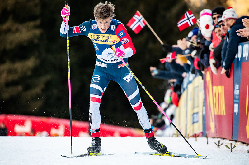 Johannes Høsflot Klæbo skuffet ikke fansen, han ga alt gjennom hele Tour de Ski og sikret seieren sammenlagt som tidenes yngste. Foto: Modica/NordicFocus. Johannes Høsflot Klæbo skuffet ikke fansen, han ga alt gjennom hele Tour de Ski og sikret seieren sammenlagt som tidenes yngste. Foto: Modica/NordicFocus.