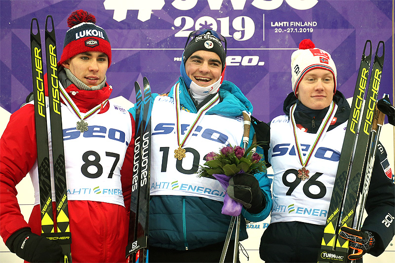 Seierspallen på 10 km fri for herrer under Junior-VM i Lahti 2019. Fra venstre: Alexander Terentev (2.-plass), Jules Chappaz (1) og Iver Tildheim Andersen (3). Foto: Erik Borg. Seierspallen på 10 km fri for herrer under Junior-VM i Lahti 2019. Fra venstre: Alexander Terentev (2.-plass), Jules Chappaz (1) og Iver Tildheim Andersen (3). Foto: Erik Borg.