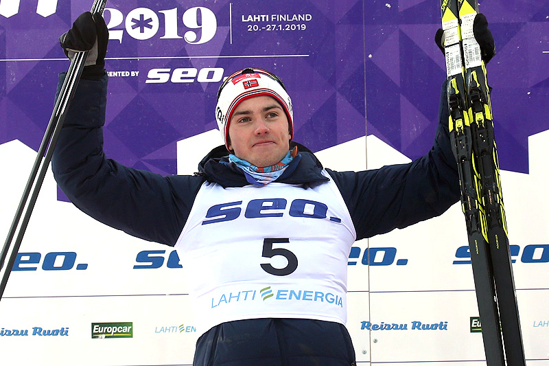 Håvard Moseby jubler for sølv på 30 km fellesstart i klassisk stil under Junior-VM i Lahti 2019. Foto: Erik Borg. Håvard Moseby jubler for sølv på 30 km fellesstart i klassisk stil under Junior-VM i Lahti 2019. Foto: Erik Borg.