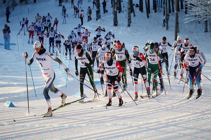 Frida Karlsson leder den 15 km lange fellesstarten under Junior-VM Lahti 2019, hun endte også opp med gullmedaljen tilslutt. Nå inngår hun i Sveriges tropp til Cogne. Foto: Erik Borg. Frida Karlsson leder den 15 km lange fellesstarten under Junior-VM Lahti 2019, hun endte også opp med gullmedaljen tilslutt. Nå inngår hun i Sveriges tropp til Cogne. Foto: Erik Borg.