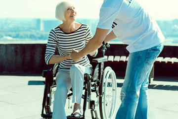 bs-Stand-Up-wheelchair-250172923-400