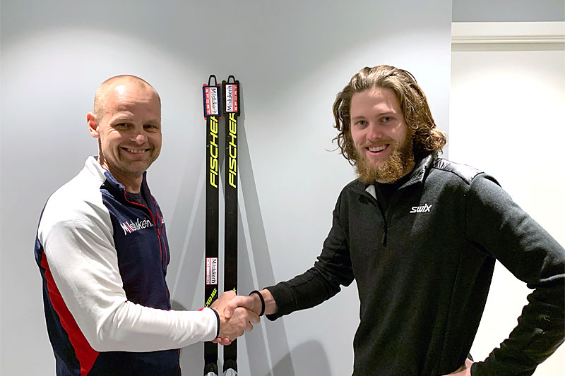 Aslak Berglund (tv) fra Milslukern forsegler en ny unik skiavtale med stortalentet Erland Kvisle. Foto: Milslukern Sport. Aslak Berglund (tv) fra Milslukern forsegler en ny unik skiavtale med stortalentet Erland Kvisle. Foto: Milslukern Sport.