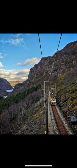 Strekking av kontaktledning mellom Mot og Egersund. Foto: Bane NOR Strekking av kontaktledning mellom Mot og Egersund. Foto: Bane NOR