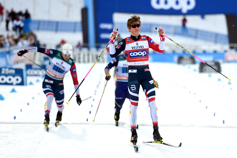 Johannes Høsflot Klæbo går Norge inn til seier på lagsprint i Lahti 2019. Bak sørger Eirik Brandsdal for dobbelt norsk. Foto: Modica/NordicFocus. Johannes Høsflot Klæbo går Norge inn til seier på lagsprint i Lahti 2019. Bak sørger Eirik Brandsdal for dobbelt norsk. Foto: Modica/NordicFocus.