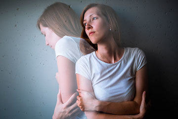 bs-Young-woman-suffer-79492342-360