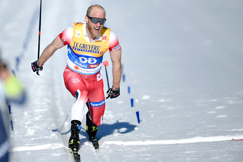 Martin Johnsrud Sundby krysser målstreken som verdensmester på 15 km klassisk i Seefeld 2019. Foto: Thibaut/NordicFocus. Martin Johnsrud Sundby krysser målstreken som verdensmester på 15 km klassisk i Seefeld 2019. Foto: Thibaut/NordicFocus.