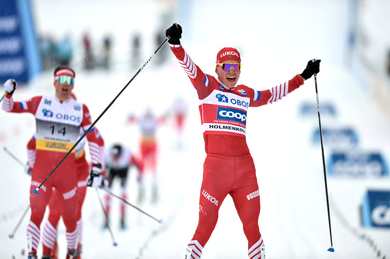 Alexander Bolshunov inn til seier på 50 km i Holmenkollen 2019, nærmest fulgt av 3 andre russere. Foto: NordicFocus. Alexander Bolshunov inn til seier på 50 km i Holmenkollen 2019, nærmest fulgt av 3 andre russere. Foto: NordicFocus.