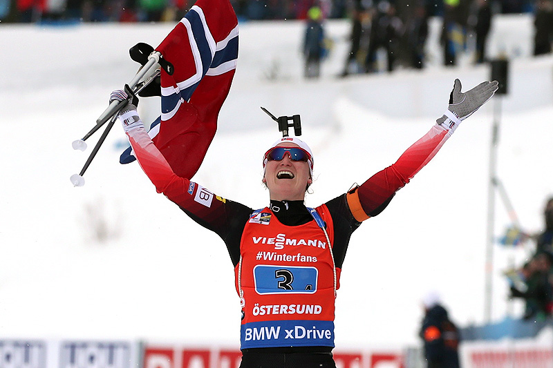 Marte Olsbu Røiseland går Norges damelag inn til gull under VM-stafetten i Östersund 2019. Foto: NordicFocus. Marte Olsbu Røiseland går Norges damelag inn til gull under VM-stafetten i Östersund 2019. Foto: NordicFocus.