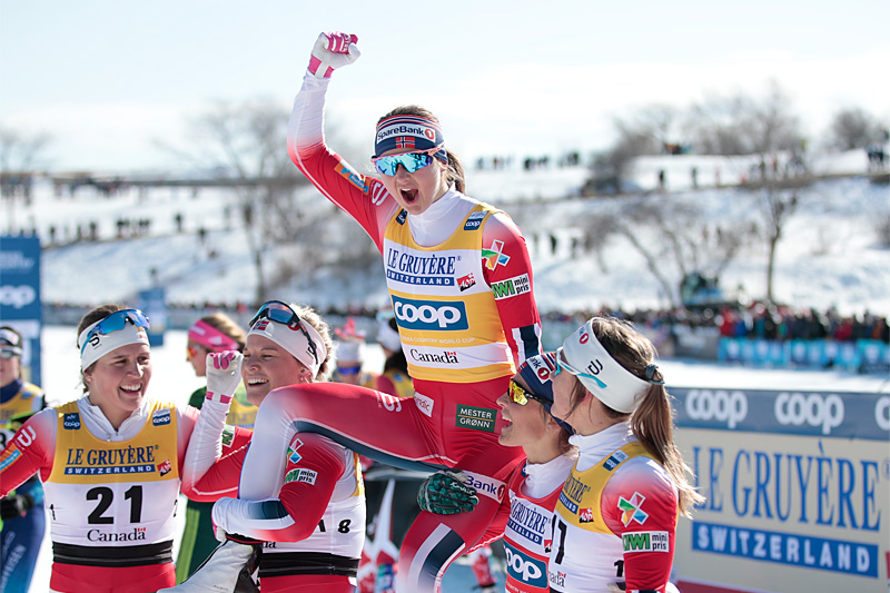 Ingvild Flugstad Østberg på gullstol etter å ha avgjort verdenscupen 2018-2019 totalt etter minitouren i Quebec. Foto: Modica/NordicFocus. Ingvild Flugstad Østberg på gullstol etter å ha avgjort verdenscupen 2018-2019 totalt etter minitouren i Quebec. Foto: Modica/NordicFocus.