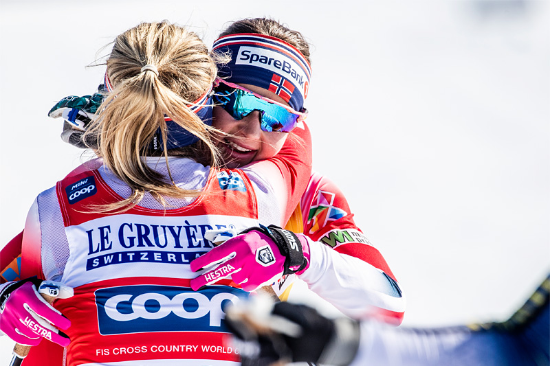 Var det kampfiksing da Ingvild Flugstad Østberg og Therese Johaug gikk mot mål? Her klemmer de hverandre etter endelig målgang for minitouren i Quebec og verdenscupen sesongen 2018/2019. Foto: Modica/NordicFocus. Var det kampfiksing da Ingvild Flugstad Østberg og Therese Johaug gikk mot mål? Her klemmer de hverandre etter endelig målgang for minitouren i Quebec og verdenscupen sesongen 2018/2019. Foto: Modica/NordicFocus.