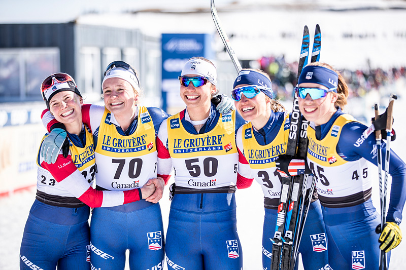 USA-damer under verdenscupfinalen i Quebec 2019. Fra venstre: Jessica Diggins, Sophie Caldwell, Sadie Bjornsen, Julia Kern, Alayna Sonnesyn og Katharine Ogden. Foto: Modica/NordicFocus. USA-damer under verdenscupfinalen i Quebec 2019. Fra venstre: Jessica Diggins, Sophie Caldwell, Sadie Bjornsen, Julia Kern, Alayna Sonnesyn og Katharine Ogden. Foto: Modica/NordicFocus.