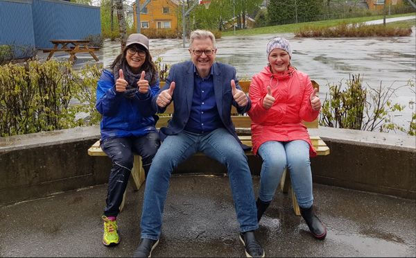 Unaas, Mona og elevrådsleder på vennebenk, Mysen skole