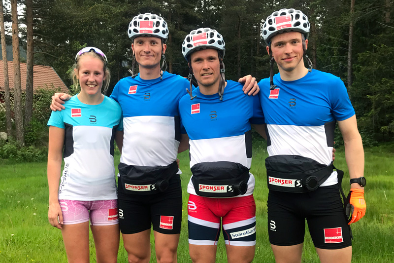 Løpere fra Team Veidekke Vest i forbindelse med Åslandsbakkane Opp 2019. Fra venstre: Karoline Simpson-Larsen (vinner dameklasse), Vebjørn Turtveit, Gaute Kvåle (vinner herreklasse) og Jon Rolf Skamo Hope. Foto: Eivind Arne Bjaaland. Løpere fra Team Veidekke Vest i forbindelse med Åslandsbakkane Opp 2019. Fra venstre: Karoline Simpson-Larsen (vinner dameklasse), Vebjørn Turtveit, Gaute Kvåle (vinner herreklasse) og Jon Rolf Skamo Hope. Foto: Eivind Arne Bjaaland.