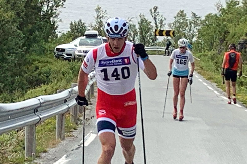 Erik Valnes på vei mot seier i Troms Rulleskicup 2019 sitt renn nummer 2, Andørja. Foto: Rune Tøllefsen. Erik Valnes på vei mot seier i Troms Rulleskicup 2019 sitt renn nummer 2, Andørja. Foto: Rune Tøllefsen.