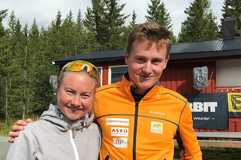 Alise Einmo og Ole Morten Flataker etter å ha vunnet Vennafjellet Opp 2019. Foto: Magnus Grøtte Renå. Alise Einmo og Ole Morten Flataker etter å ha vunnet Vennafjellet Opp 2019. Foto: Magnus Grøtte Renå.