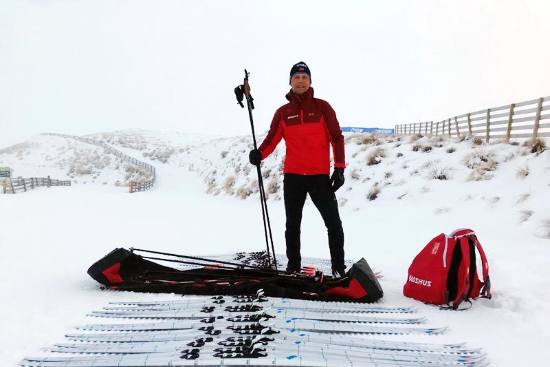 Madshusmannen Svein Ivar Moen jobber med skiutvikling for skifabrikken på Biri, i sommer har han testet ski på den sørlige halvkule, Snow Farm på New Zealand. Foto: Madshus. Madshusmannen Svein Ivar Moen jobber med skiutvikling for skifabrikken på Biri, i sommer har han testet ski på den sørlige halvkule, Snow Farm på New Zealand. Foto: Madshus.