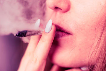 bs-Joint-Woman-287574559-360