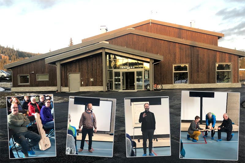 Den nye flerbrukshallen ved Sjusjøen Skisenter og Natrudstilen. Miniatyrbilder fra v. mot h.: Mathias Neraasen med den store nøkkelen, Kjetil André Aamodt, Kjetil Kristoffersen og åpningssermonien. Foto: Sigmund Hov Moen / Collage: Langrenn.com. Den nye flerbrukshallen ved Sjusjøen Skisenter og Natrudstilen. Miniatyrbilder fra v. mot h.: Mathias Neraasen med den store nøkkelen, Kjetil André Aamodt, Kjetil Kristoffersen og åpningssermonien. Foto: Sigmund Hov Moen / Collage: Langrenn.com.