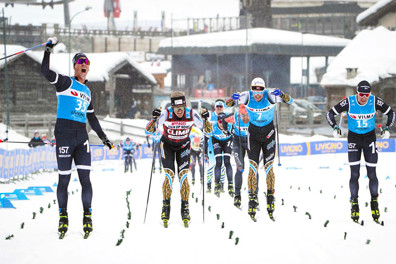 Emil Persson strekker armen i været og jubler over seier i Livigno Prologue under Visma Ski Classics sin sesongstart 2019-2020, mens Morten Eide Pedersen er nærmest i bildet og i resultatlista som nr. 2. Foto: Magnus Östh/Visma Ski Classics. Emil Persson strekker armen i været og jubler over seier i Livigno Prologue under Visma Ski Classics sin sesongstart 2019-2020, mens Morten Eide Pedersen er nærmest i bildet og i resultatlista som nr. 2. Foto: Magnus Östh/Visma Ski Classics.