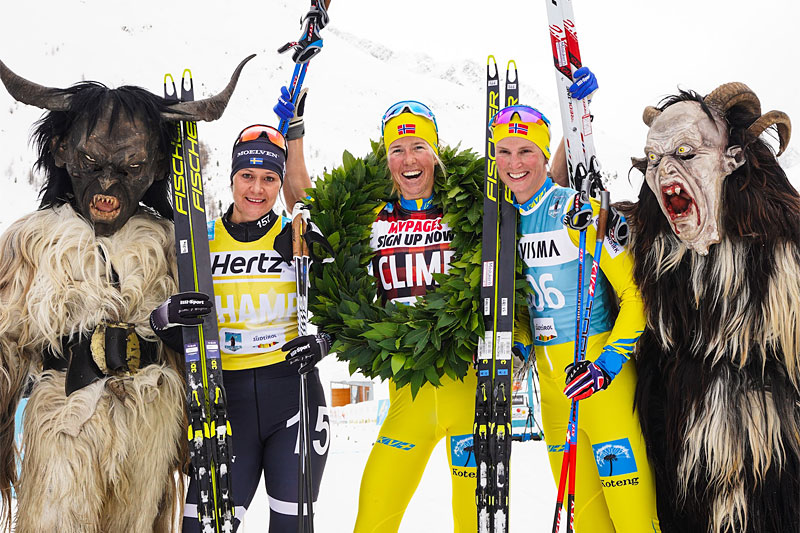 Damepallen i La Venosta som inngår i Visma Ski Classic. Fra venstre: Britta Johansson Norgren (2. plass), Astrid Øyre Slind (1) og Kari Vikhagen Gjeitnes (3). Foto: Magnus Östh/Visma Ski Classics. Damepallen i La Venosta som inngår i Visma Ski Classic. Fra venstre: Britta Johansson Norgren (2. plass), Astrid Øyre Slind (1) og Kari Vikhagen Gjeitnes (3). Foto: Magnus Östh/Visma Ski Classics.