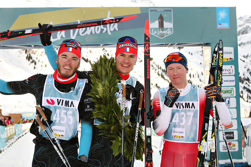 Herrenes seierspall i skøyteutgaven av La Venosta. FV: Thomas Chambellant (2. plass), Bastien Poirier (1) og Iver Tildheim Andersen. Foto: Newspower.it. Herrenes seierspall i skøyteutgaven av La Venosta. FV: Thomas Chambellant (2. plass), Bastien Poirier (1) og Iver Tildheim Andersen. Foto: Newspower.it.