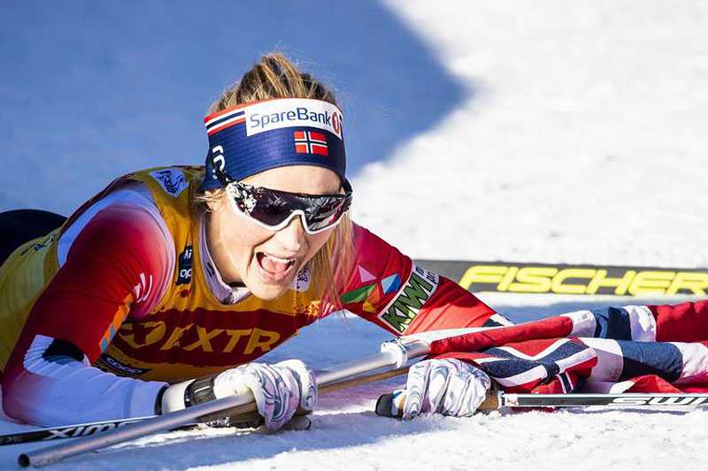 Therese Johaug har akkurat gått i mål som vinner av Monsterbakken i Tour de Ski og hele Touren totalt for 2019-2020-utgaven. Foto: Modica/NordicFocus. Therese Johaug har akkurat gått i mål som vinner av Monsterbakken i Tour de Ski og hele Touren totalt for 2019-2020-utgaven. Foto: Modica/NordicFocus.