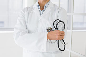 bs-Closeup-of-doctor-62941015-360
