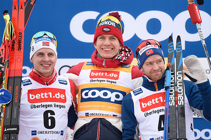 Herrenes seierspall på 30 km skiathlon i verdenscupen i Oberstdorf 2020. FV: Simen Hegstad Krüger (2. plass), Alexander Bolshunov (1) og Sjur Røthe (3). Foto: Thibaut/NordicFocus. Herrenes seierspall på 30 km skiathlon i verdenscupen i Oberstdorf 2020. FV: Simen Hegstad Krüger (2. plass), Alexander Bolshunov (1) og Sjur Røthe (3). Foto: Thibaut/NordicFocus.