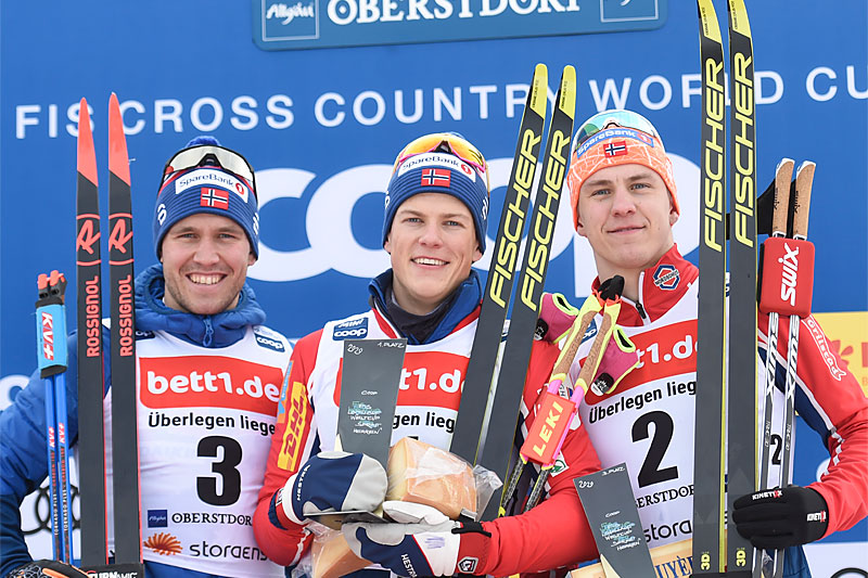 Herrenes seierspall på sprinten under Prøve-VM 2020 i Oberstdorf. FV: Pål Golberg (2. plass), Johannes Høsflot Klæbo (1) og Erik Valnes (3). Foto: Thibaut/NordicFocus. Herrenes seierspall på sprinten under Prøve-VM 2020 i Oberstdorf. FV: Pål Golberg (2. plass), Johannes Høsflot Klæbo (1) og Erik Valnes (3). Foto: Thibaut/NordicFocus.